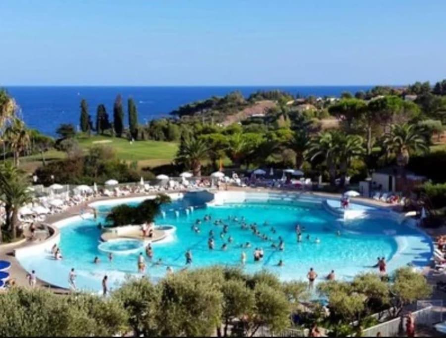 Superbe Appartement Village Cap Esterel 4P Climatise แซ็งต์-ราฟาเอล ภายนอก รูปภาพ